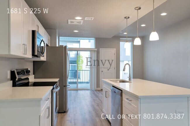 Building Photo - 1681 S 225 E