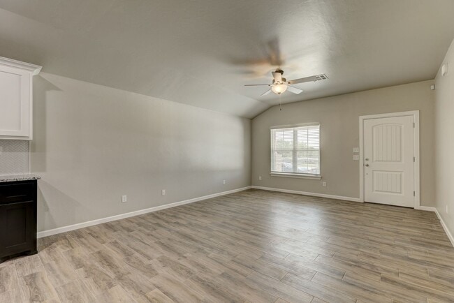 Building Photo - 721 League Cir