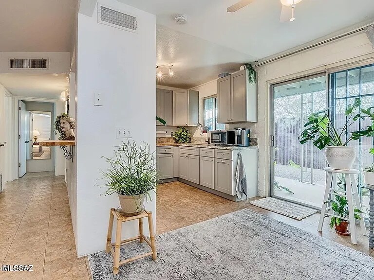 Building Photo - 3033 N Cherry Ave