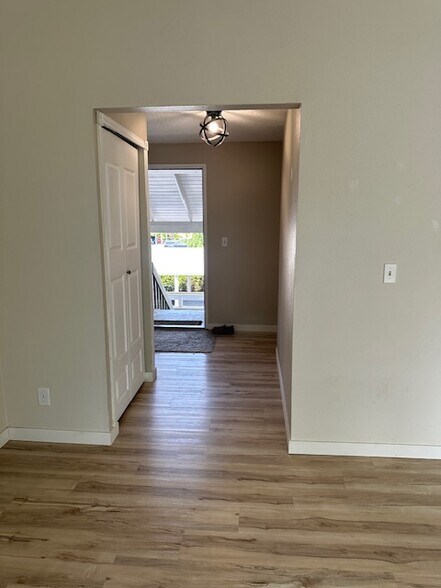 Entryway - 14324 126th Ave NE