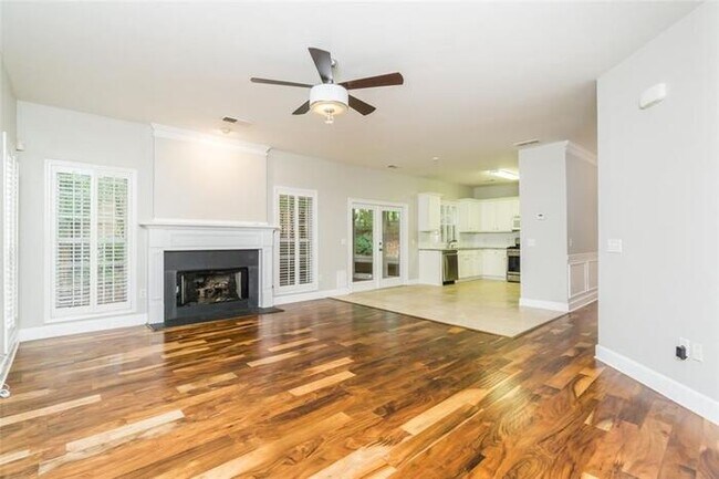 Building Photo - Alpharetta 4 bedroom home with large fenced in backyard