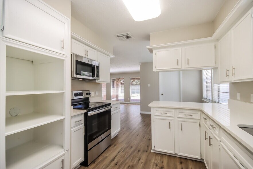 Building Photo - 2210 Dristone Dr