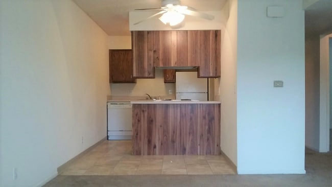 Building Photo - 2017 NW Hickory Ln