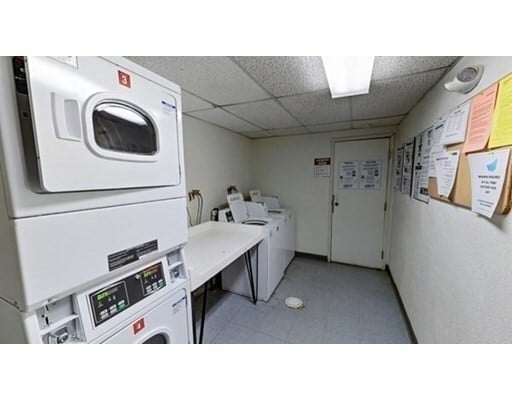 Building Photo - 18 Kenmar Dr