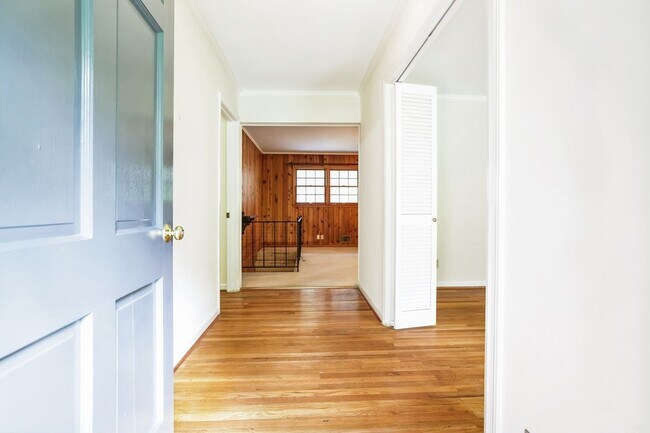 Building Photo - Spacious 5BR / 3BA House in Marietta