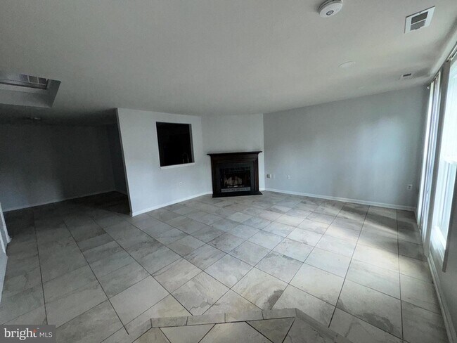 Building Photo - 7527 Belle Grae Dr
