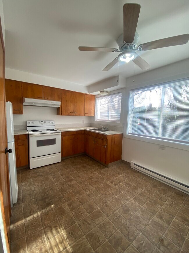 Building Photo - 1272 Ruge St NW