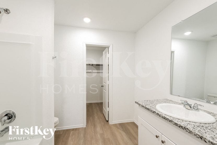 Building Photo - 10606 Pablo Way