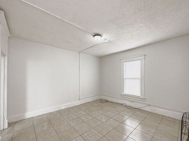 Building Photo - 809 N Virginia St