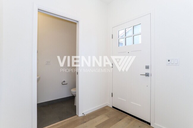 Building Photo - 8082 Quiet Knolls Dr