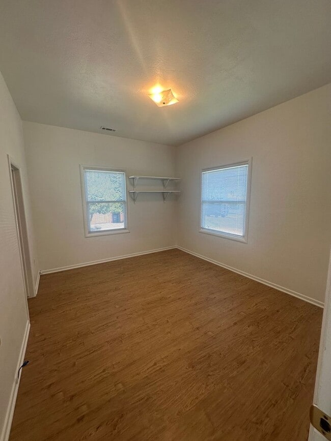 Building Photo - 155 3rd St