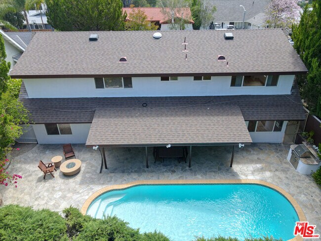 Building Photo - 4220 Towhee Dr