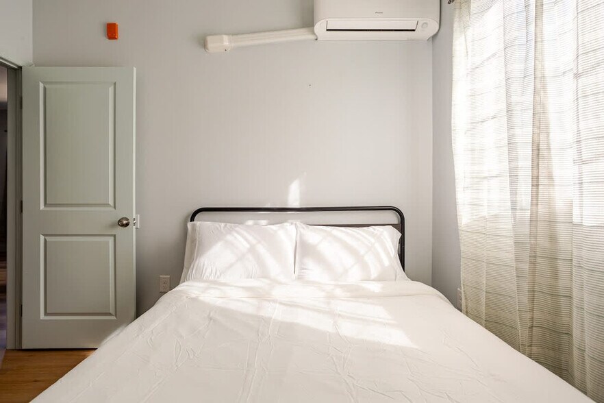 Building Photo - 1384 Ridge Ave