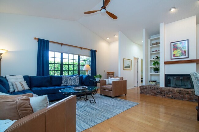 Building Photo - Palm Aire Fully Furnished Rental