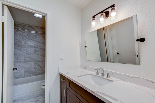 Building Photo - Museum District: Chic 2-Story newly updated home!