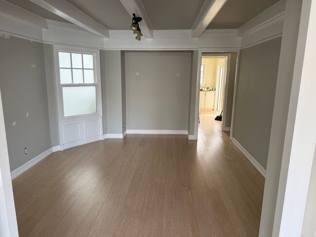 Building Photo - 2 Bedroom 2 Bath