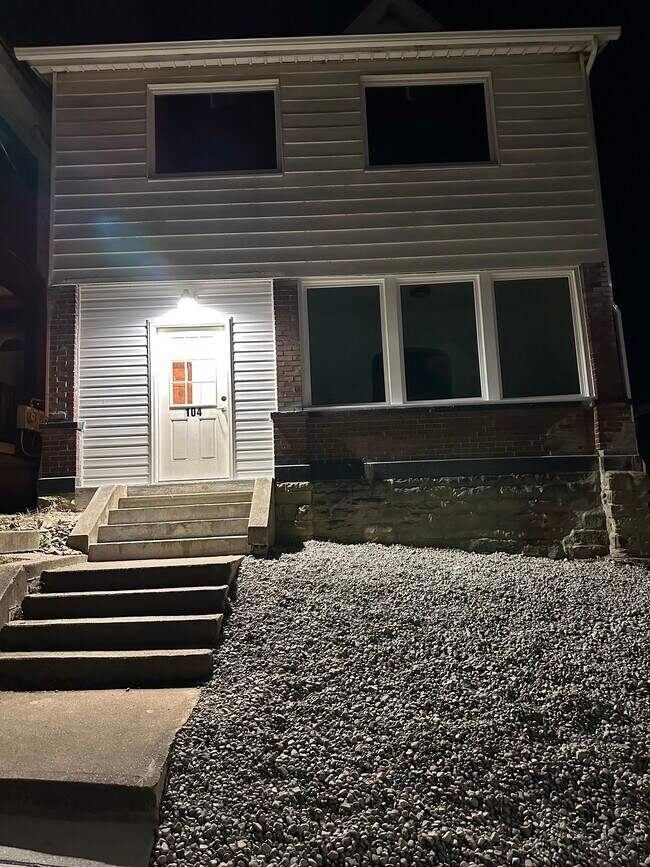 Building Photo - 104 Magee Ave