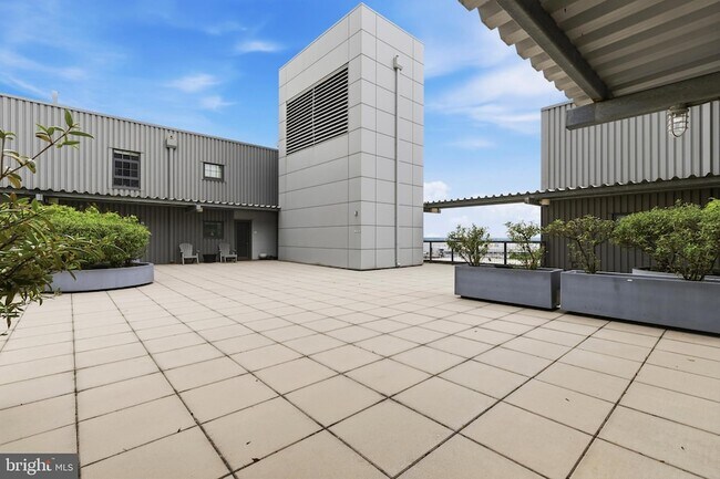 Building Photo - 1200 Steuart St