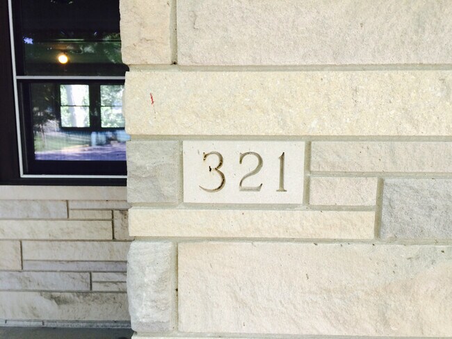 Building Photo - 321 E Wylie St
