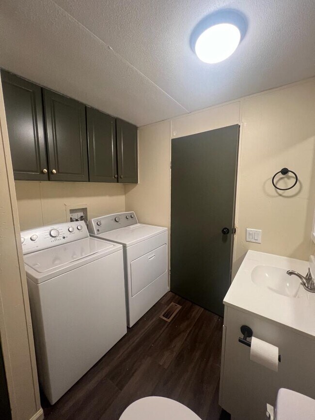 Building Photo - 502 9th St SW