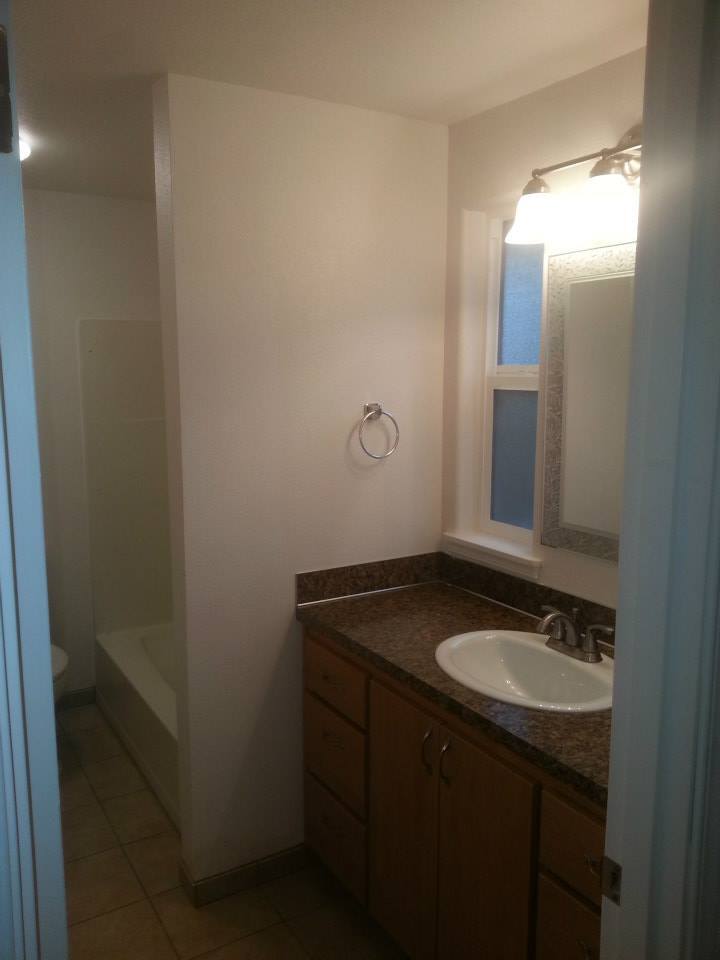 Building Photo - 1587 Distinctive Ct S