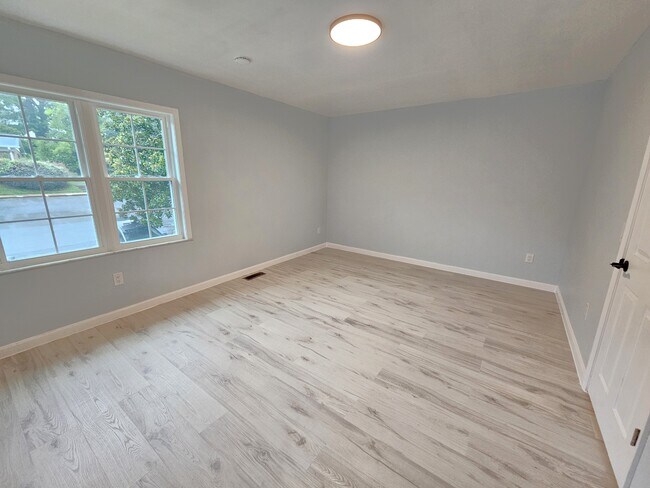 Building Photo - 35 Summercreek Dr