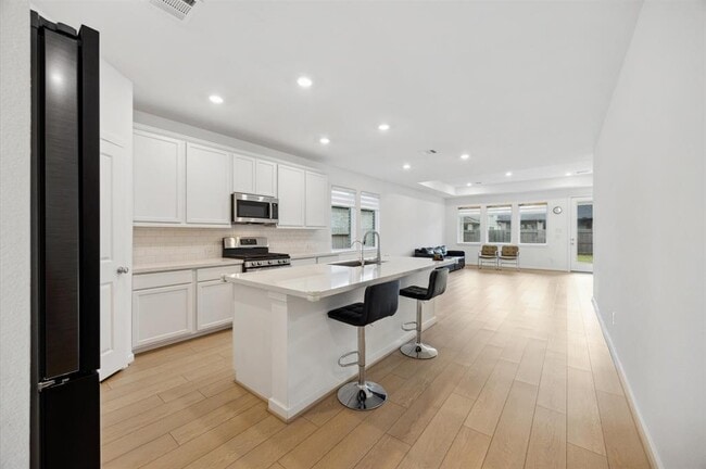 Building Photo - 9514 Du Sable Dr