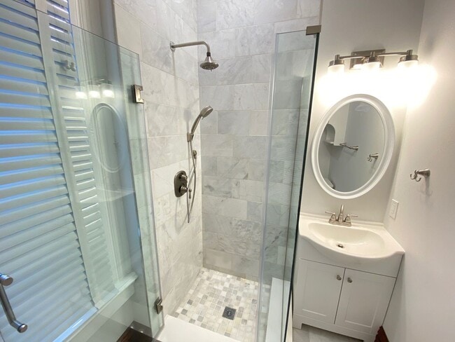 Building Photo - W King Ave 103-103.5 MLR