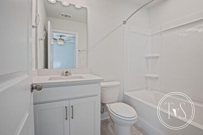 Building Photo - RATE DROP ALERT (was $3500/month) and SUMM...