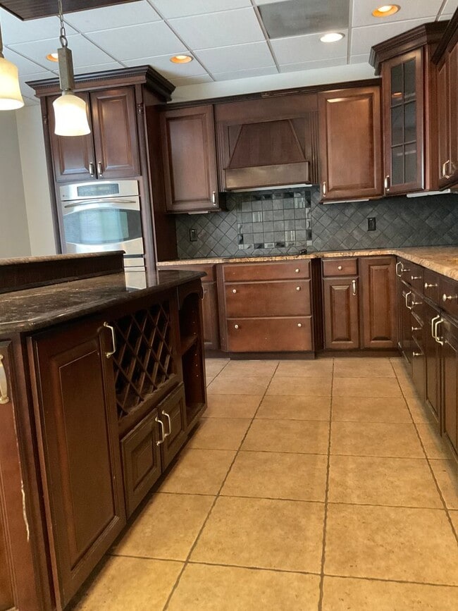 Building Photo - 6530 Derry St