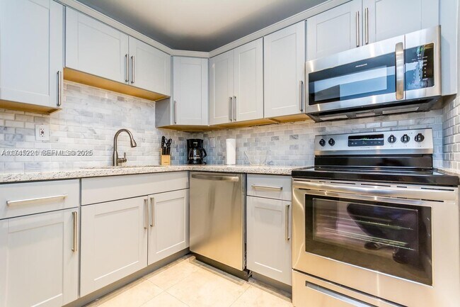 Building Photo - 17620 Atlantic Blvd