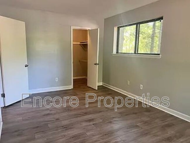 Building Photo - 1299 Schaub Dr