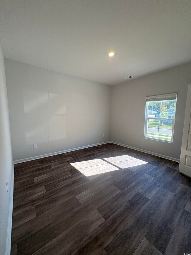 Building Photo - 820 Wapama St