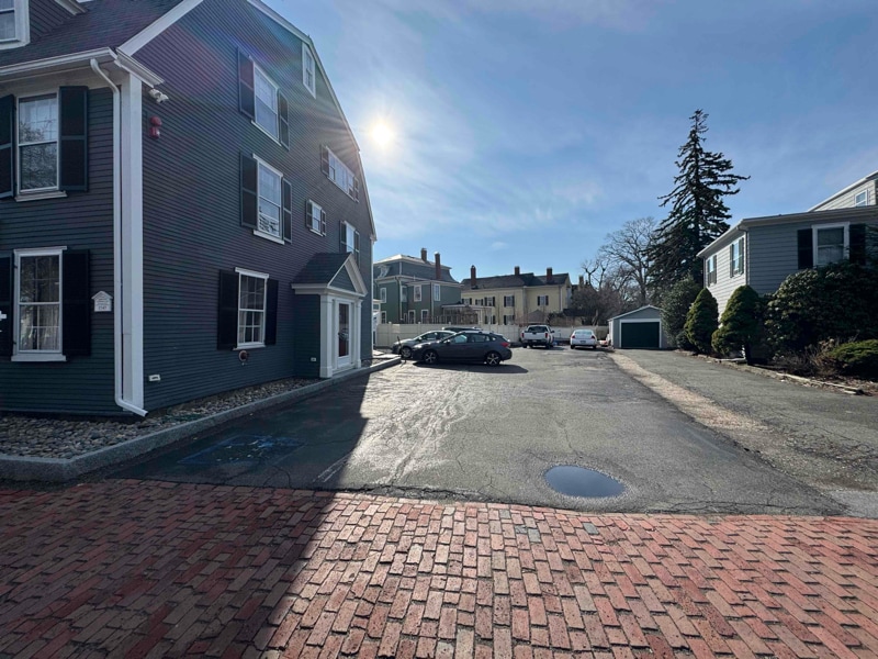 Building Photo - 393 Essex St