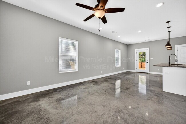 Building Photo - 1507 S 7th Ave