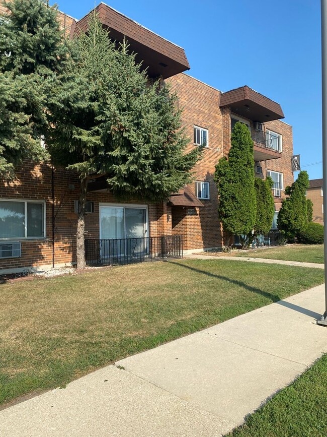 Building Photo - Central Apts LLC