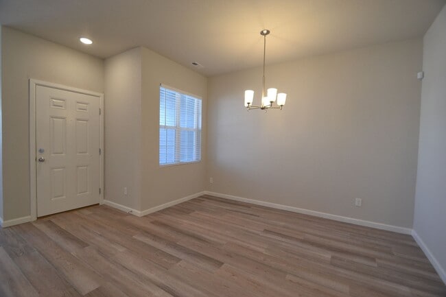 Building Photo - 8719 Shady Ridge Grv