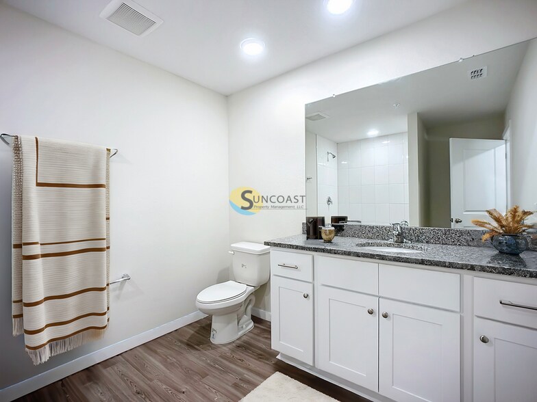 Building Photo - 11494 Oakfield Ct