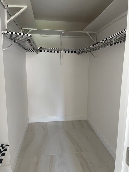 Walk-in Closet - 860 NW 87th Ave
