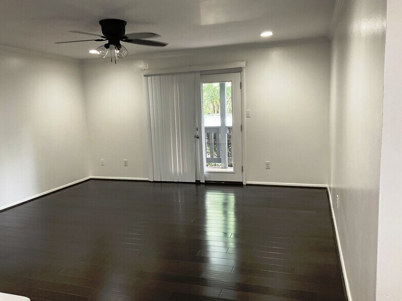Living Room - 1001 Woodland Vlg