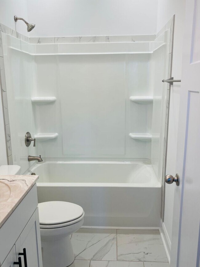 Building Photo - Luxury Home