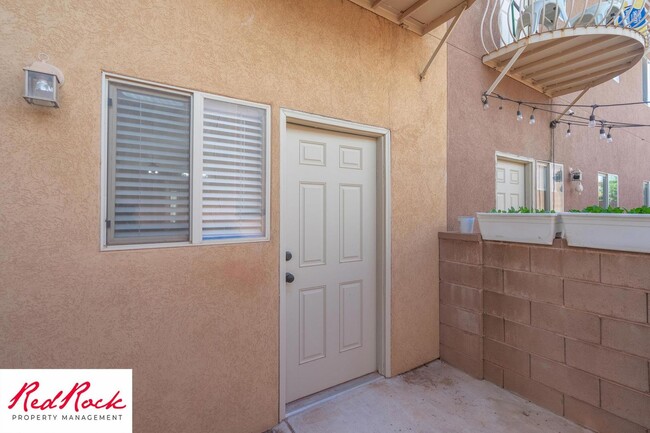 Building Photo - Lovely 2 Bedroom Condo. Pet Friendly!