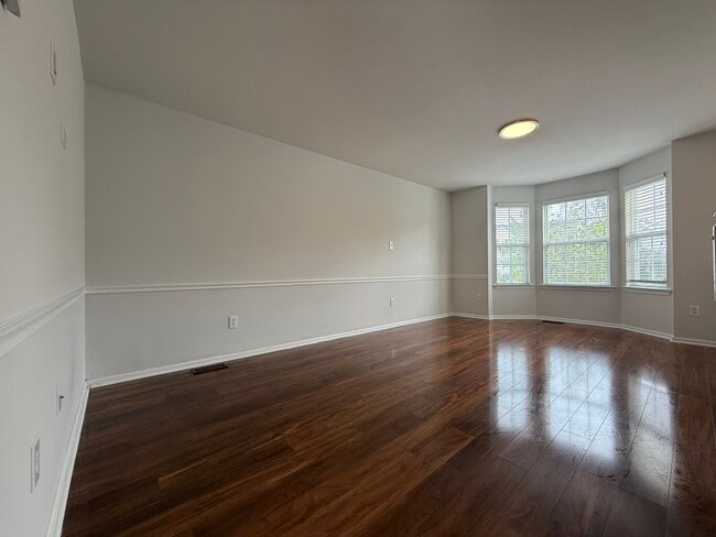 Building Photo - 107 Stoneshire Dr