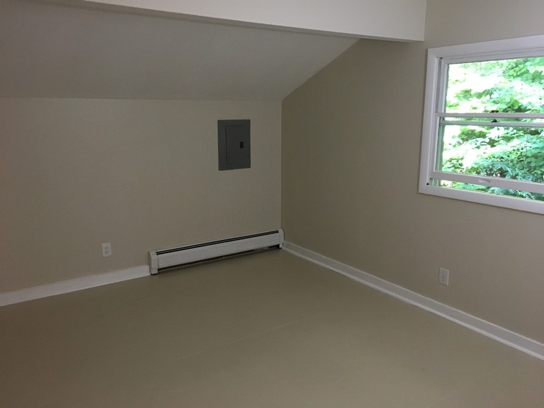 Building Photo - 257 Meadow Ln
