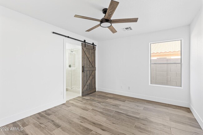 Building Photo - 4 N 163rd Ln