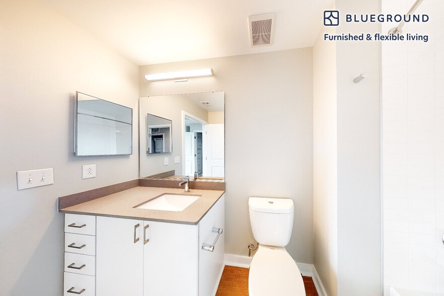 Building Photo - 555 S President St