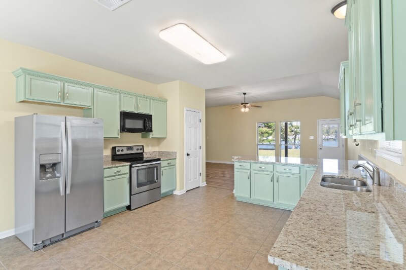 Building Photo - 42211 Broad Walk Ave