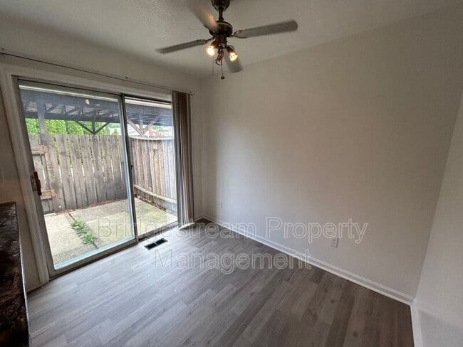 Building Photo - 955 Taylorsview Dr