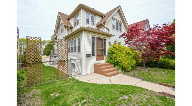 Front of House - 2565 N Oakland Ave