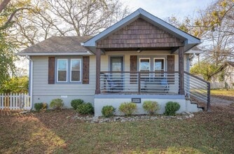 Building Photo - 2 bedroom 2 bath Madison cottage